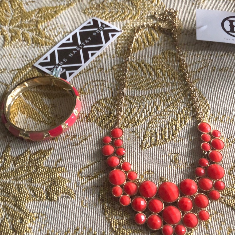 Beautiful fashion necklace and bracelet